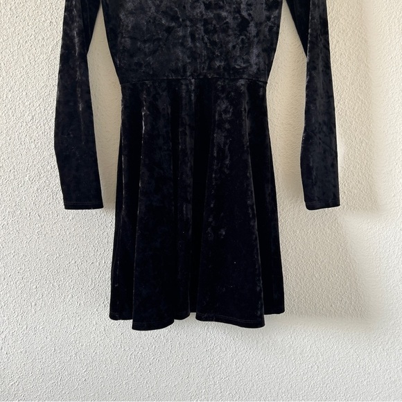Forever 21 Women’s Velvet Dress Small Black Dark Summer Party Birthday Gothic - Picture 8 of 9